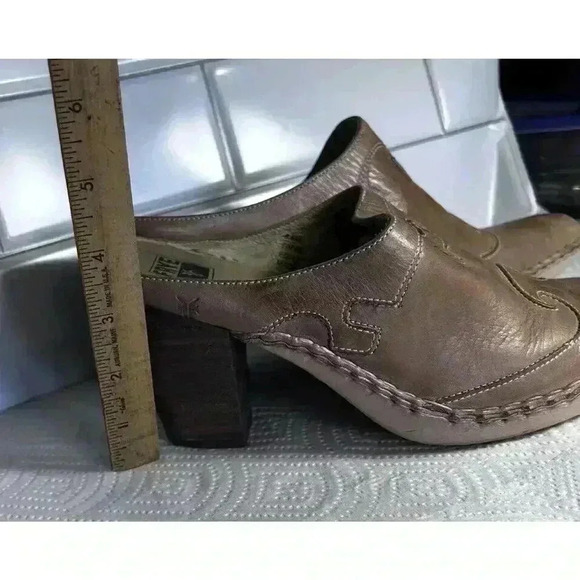 Frye Phoenix Light Tan Leather Slip On Mule Clog Stacked Heel Size 9.5M Shoe - Picture 9 of 11